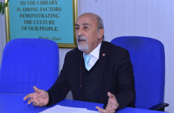 Türkiyəli professor bölmə iclasına sədrlik edib