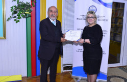 Türkiyəli professor bölmə iclasına sədrlik edib