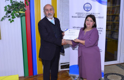 Türkiyəli professor bölmə iclasına sədrlik edib