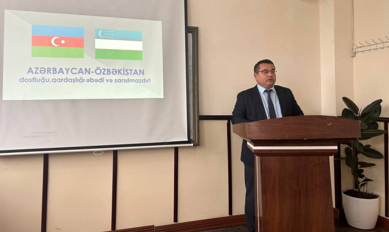 Özbək professor fakültədə mühazirə deyib