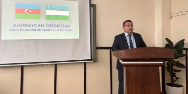 Özbək professor fakültədə mühazirə deyib