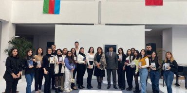 Fakültə tələbələri AMEA Mərkəzi Elmi Kitabxanasında