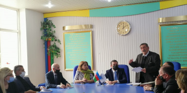 AŞIQ ƏLƏSGƏRƏ HƏSR OLUNMUŞ KİTABIN TƏQDİMATI KEÇİRİLİB