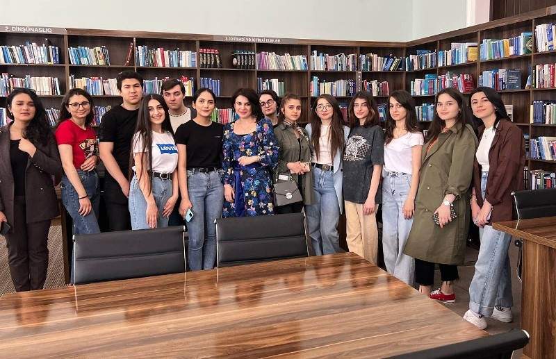 TƏLƏBƏLƏRİMİZ UNEC KİTABXANALARINDA