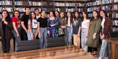 TƏLƏBƏLƏRİMİZ UNEC KİTABXANALARINDA