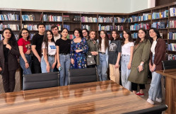 TƏLƏBƏLƏRİMİZ UNEC KİTABXANALARINDA