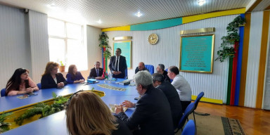 Türkiyənin tanınmış şairi Mehmet Nuri Parmaksızla görüş