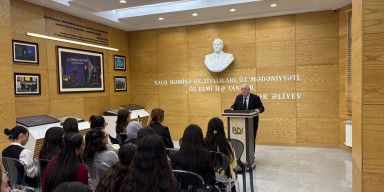 BDU-da “Ulu Öndər xatirələrdə” layihəsinin növbəti qonağı professor İzzət Rüstəmov olub