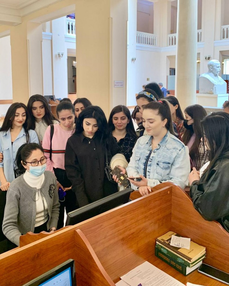 Tələbələr Milli Kitabxanada istehsalat təcrübəsində