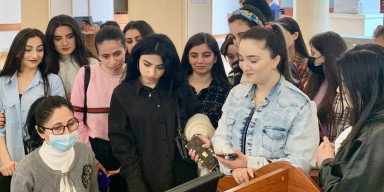 Tələbələr Milli Kitabxanada istehsalat təcrübəsində