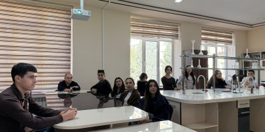 “Orta məktəb kimya dərslərində yaşıl kimya prinsiplərinin tətbiqi” mövzusunda elmi seminar keçirildi