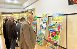 Bakı Dövlət Universitetində “Xarıbülbül” rəsm sərgisi