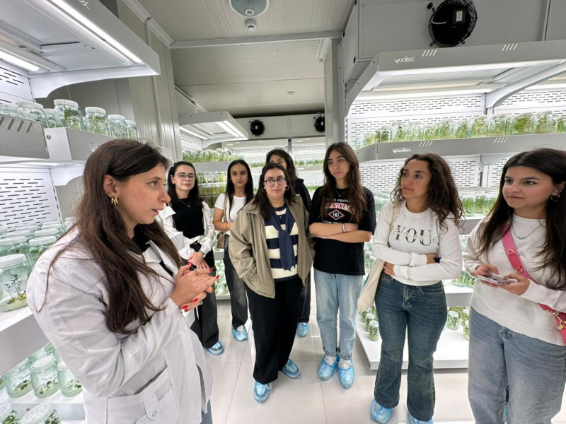 BDU tələbələri Tərəvəzçilik Elmi-Tədqiqat İnstitutunda ekskursiyada