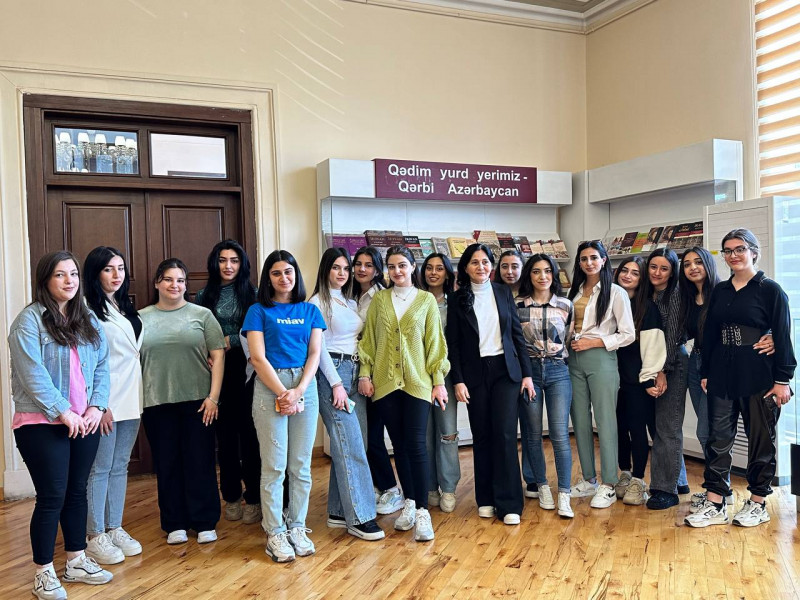 TƏLƏBƏLƏRİMİZ KİTAB SƏRGİSİNDƏ