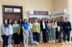 TƏLƏBƏLƏRİMİZ KİTAB SƏRGİSİNDƏ