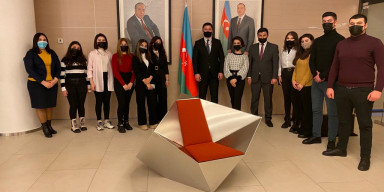 TƏLƏBƏRİMİZ ADA UNİVERSİTETİ KİTABXANASINDA