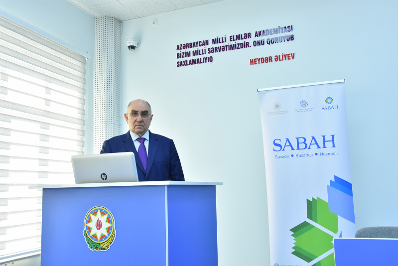 Akademik Rasim Əlquliyev BDU-nun SABAH qruplarının tələbələrinə ustad dərsi keçib