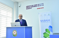 Akademik Rasim Əlquliyev BDU-nun SABAH qruplarının tələbələrinə ustad dərsi keçib