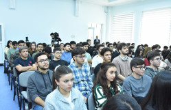 Akademik Rasim Əlquliyev BDU-nun SABAH qruplarının tələbələrinə ustad dərsi keçib