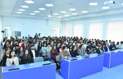 Akademik Rasim Əlquliyev BDU-nun SABAH qruplarının tələbələrinə ustad dərsi keçib