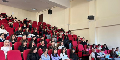 “İlin Gənc alimi – 2025” adına layiq görülmüş Mircavid Ağalarov ilə tələbələrin interaktiv görüşü keçirilib.