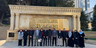 BDU-nun əcnəbi tələbələri Fəxri xiyabanı və Şəhidlər xiyabanını ziyarət ediblər