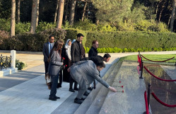 BDU-nun əcnəbi tələbələri Fəxri xiyabanı və Şəhidlər xiyabanını ziyarət ediblər