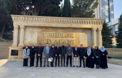 BDU-nun əcnəbi tələbələri Fəxri xiyabanı və Şəhidlər xiyabanını ziyarət ediblər