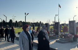 BDU-nun əcnəbi tələbələri Fəxri xiyabanı və Şəhidlər xiyabanını ziyarət ediblər