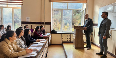 8 Noyabr-Zəfər Günü münasibətilə tələbələrlə görüşlər keçirilib