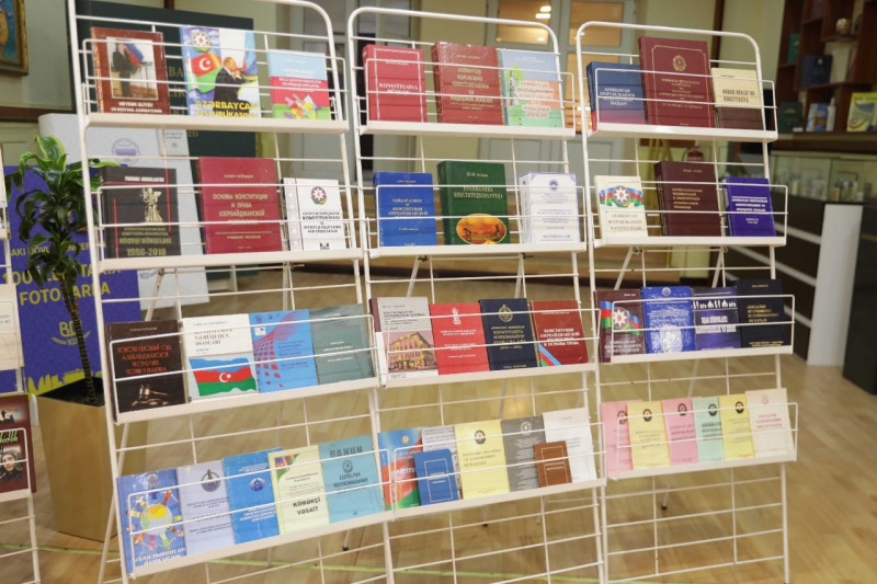 BDU-da Konstitusiya Günü ilə bağlı kitab sərgisi təşkil olunub