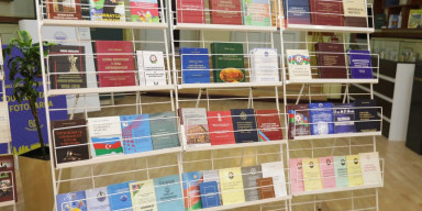BDU-da Konstitusiya Günü ilə bağlı kitab sərgisi təşkil olunub