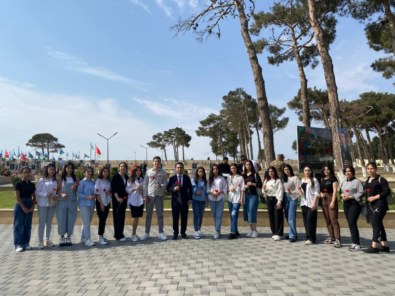 TƏLƏBƏLƏRİMİZ ŞƏHİDLƏR XİYABANINI ZİYARƏT EDİB