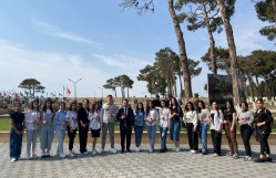 TƏLƏBƏLƏRİMİZ ŞƏHİDLƏR XİYABANINI ZİYARƏT EDİB