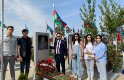 TƏLƏBƏLƏRİMİZ ŞƏHİDLƏR XİYABANINI ZİYARƏT EDİB