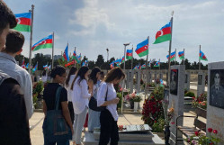 TƏLƏBƏLƏRİMİZ ŞƏHİDLƏR XİYABANINI ZİYARƏT EDİB