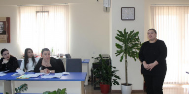 Tələbələrimizin təqdimatları nümayiş olunub