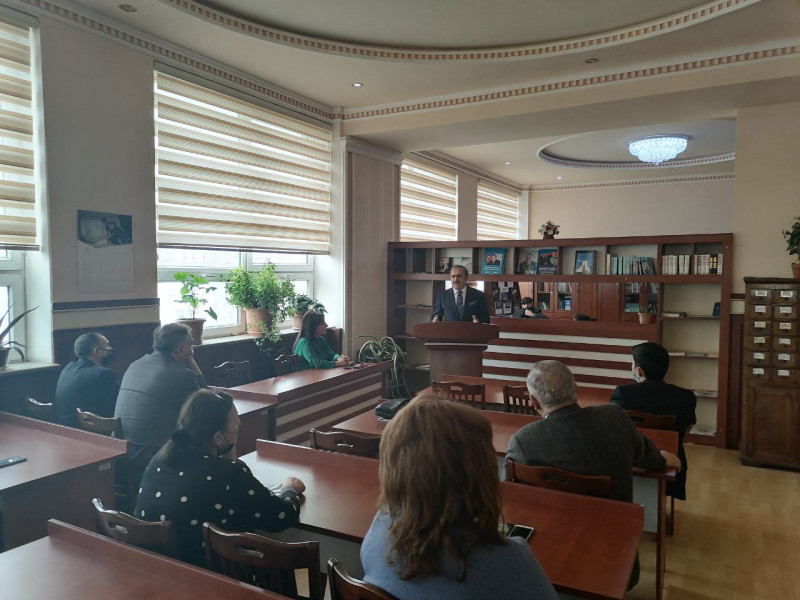 NİZAMİ MÖVZUSUNDA ELMİ SEMİNAR