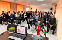 Tarixi roman mövzusunda müzakirə