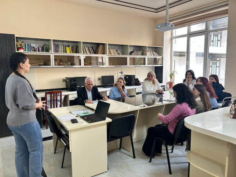 Fiziki və kolloid kimya kafedrasında elmi seminar keçirildi
