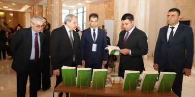 BDU-nun rektoru, dilçi alim və tələbələri “AZLİNQ 2025” Beynəlxalq elmi konfransında