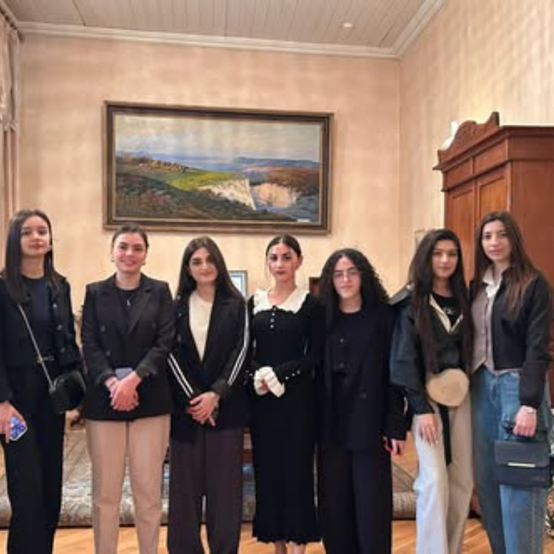 Filologiya və Tarix fakültələrinin (THİK) birgə təşkilatçılığı ilə tələbələrin Üzeyir Hacıbəylinin ev muzeyinə maarifləndirici ziyarəti həyata keçirilib.