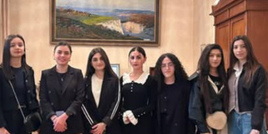 Filologiya və Tarix fakültələrinin (THİK) birgə təşkilatçılığı ilə tələbələrin Üzeyir Hacıbəylinin ev muzeyinə maarifləndirici ziyarəti həyata keçirilib.