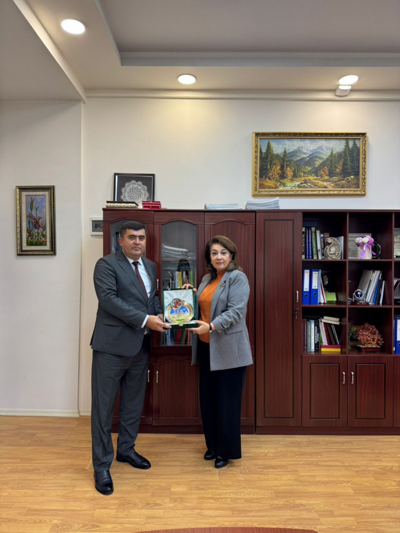 Buxara Dövlət Universitetinin Təbiət elmləri və aqrobiotexnologiyalar fakültəsinin dekanı və əməkdaşı Biologiya fakültəsində olmuşdur