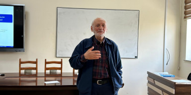 Əməkdar elm xadimi Natiq Atakişiyev BDU-da elmi seminar keçirib