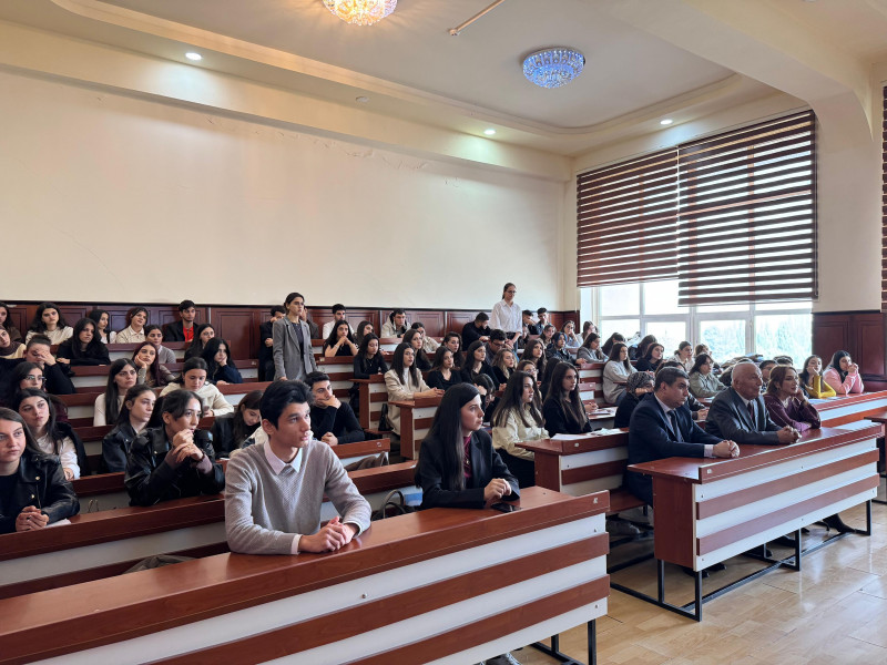 Fizika fakültəsi Tələbə Elmi Cəmiyyətinin elmi seminarı keçirilib