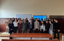 Fizika fakültəsi Tələbə Elmi Cəmiyyətinin elmi seminarı keçirilib