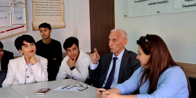 "Sosial mediada publisistika" mövzusunda elmi seminar