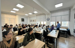 Türkiyənin Ərciyəz Universitetinin professoru BDU-nun SABAH qruplarının tələbələrinə ustad dərsi keçib