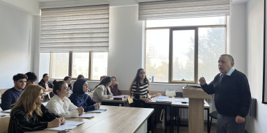 SƏNƏD MENECMENTİ KAFEDRASINDA AÇIQ DƏRS